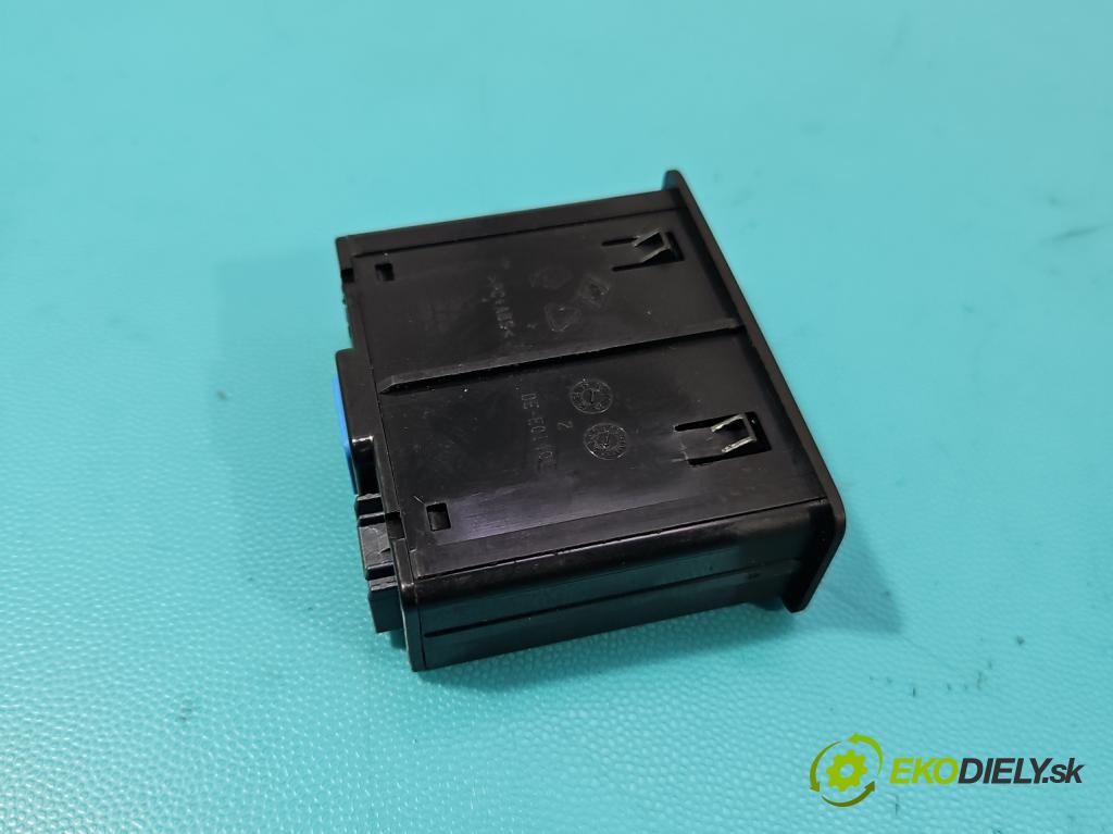 Renault Kadjar 2015-2022 1.2 131 hp manual 96 kW 1197 cm3 5- zásuvka USB 280239732R