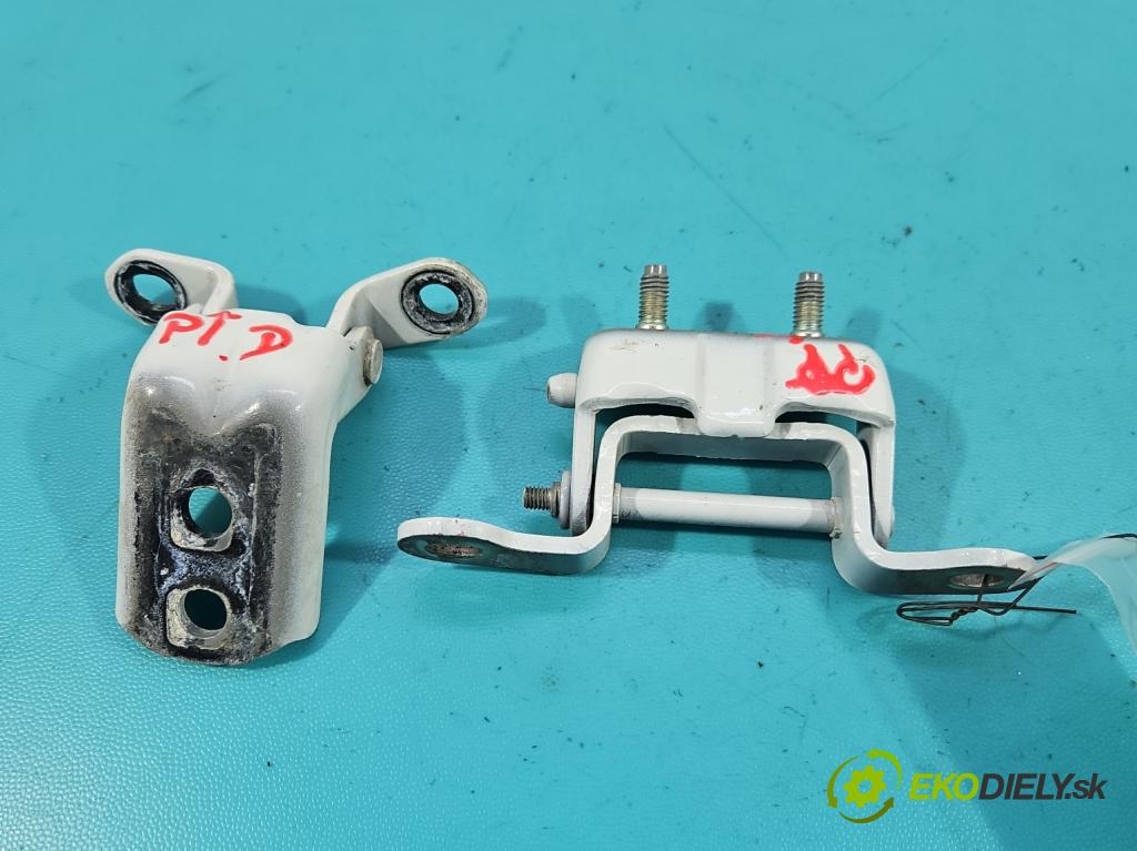 Renault Kadjar 2015-2022 1.2 131 hp manual 96 kW 1197 cm3 5- Závěs: dveře zadní pravý