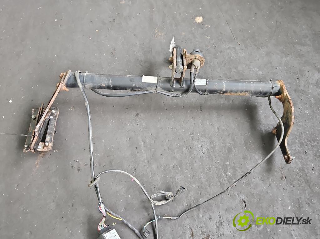 Renault Kadjar 2015-2022 1.2 131 hp manual 96 kW 1197 cm3 5- oko tažné 8201652645 (Tažné zařízení)