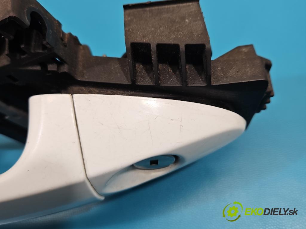 Ford Fiesta Mk7 2008-2017 1.2 16V 82 HP manual 60 kW 1242 cm3 3- rukoväť predné ľavé mimo: 8A61-A224A3-AG (Kľučka dverí vonkajšia predná ľavá)