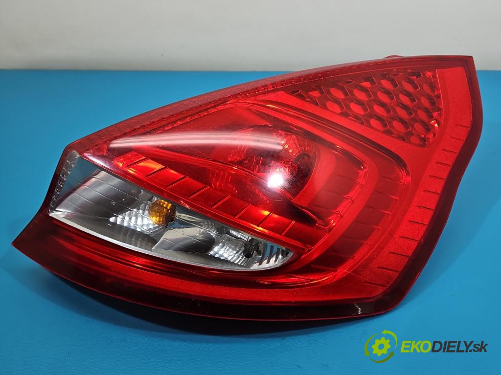 Ford Fiesta Mk7 2008-2017 1.2 16V 82 HP manual 60 kW 1242 cm3 3- svetlo / reflektor zadné pravé 8A61-13404-A (Kľučka dverí ostatné)