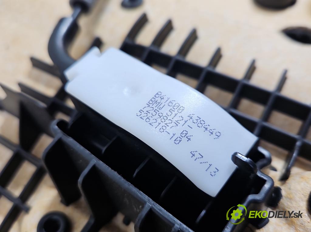 Bmw 3 F30 2011-2018 2.0d 184 hp manual 135 kW 1995 cm3 5- Tapacír: dveře přední levé