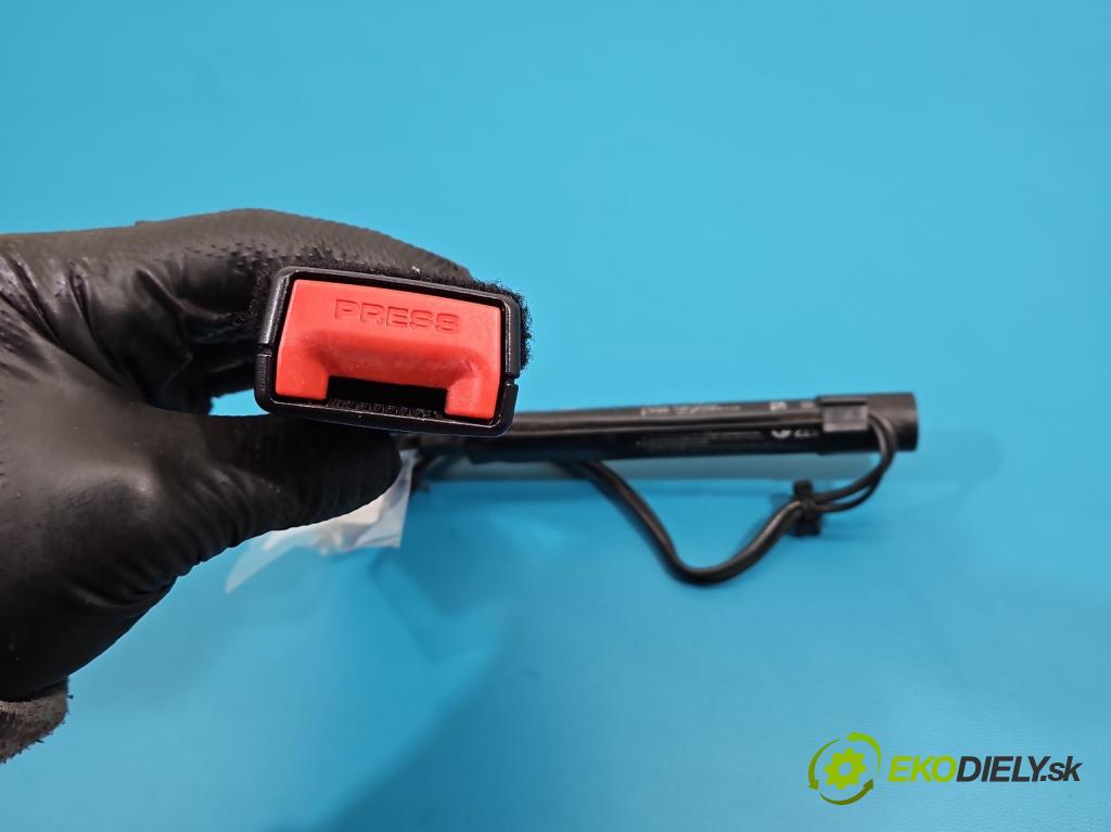 Bmw 3 F30 2011-2018 2.0d 184hp manual 135 kW 1995 cm3 5- pas bezpečnosť: predné pravý 7259388