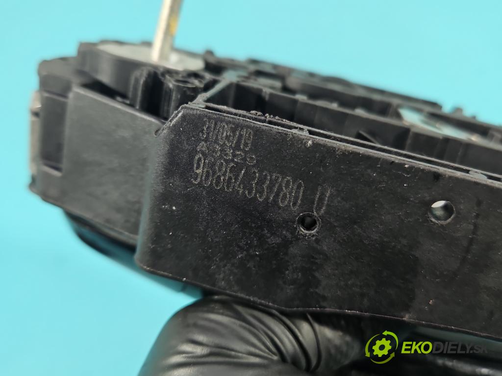 Peugeot 508 II 2018- 1.5 hdi 131 HP manual 96 kW 1499 cm3 5- rukoväť predné ľavé mimo: 9686433780 (Kľučka dverí vonkajšia predná ľavá)