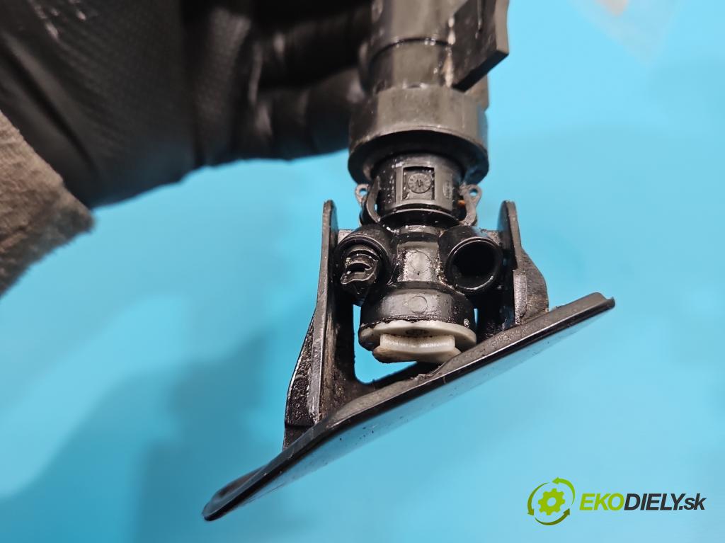 Bmw 3 F30 2011-2018 2.0d 184 hp manual 135 kW 1995 cm3 5- ostřikovač reflektor: levý 7275657 (Motorek ostřikovačů)