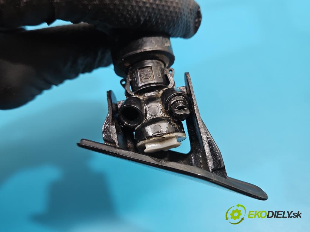 Bmw 3 F30 2011-2018 2.0d 184 hp manual 135 kW 1995 cm3 5- ostřikovač reflektor: pravý 7275658