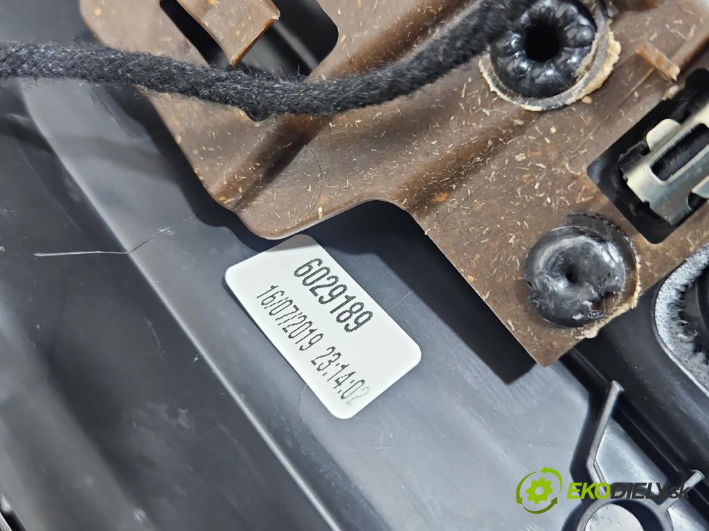 Peugeot 508 II 2018- 1.5 hdi 131 hp manual 96 kW 1499 cm3 5- Tapacír: dveře přední pravé