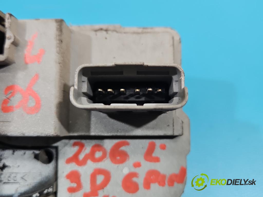 Peugeot 206 1.4 8V 75 hp manual 55 kW 1360 cm3 3- zámek přední levý