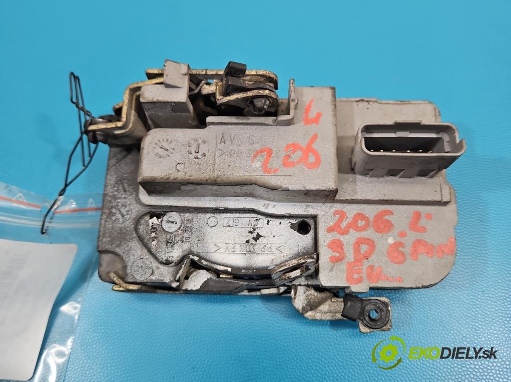 Peugeot 206 1.4 8V 75 hp manual 55 kW 1360 cm3 3- zámek přední levý