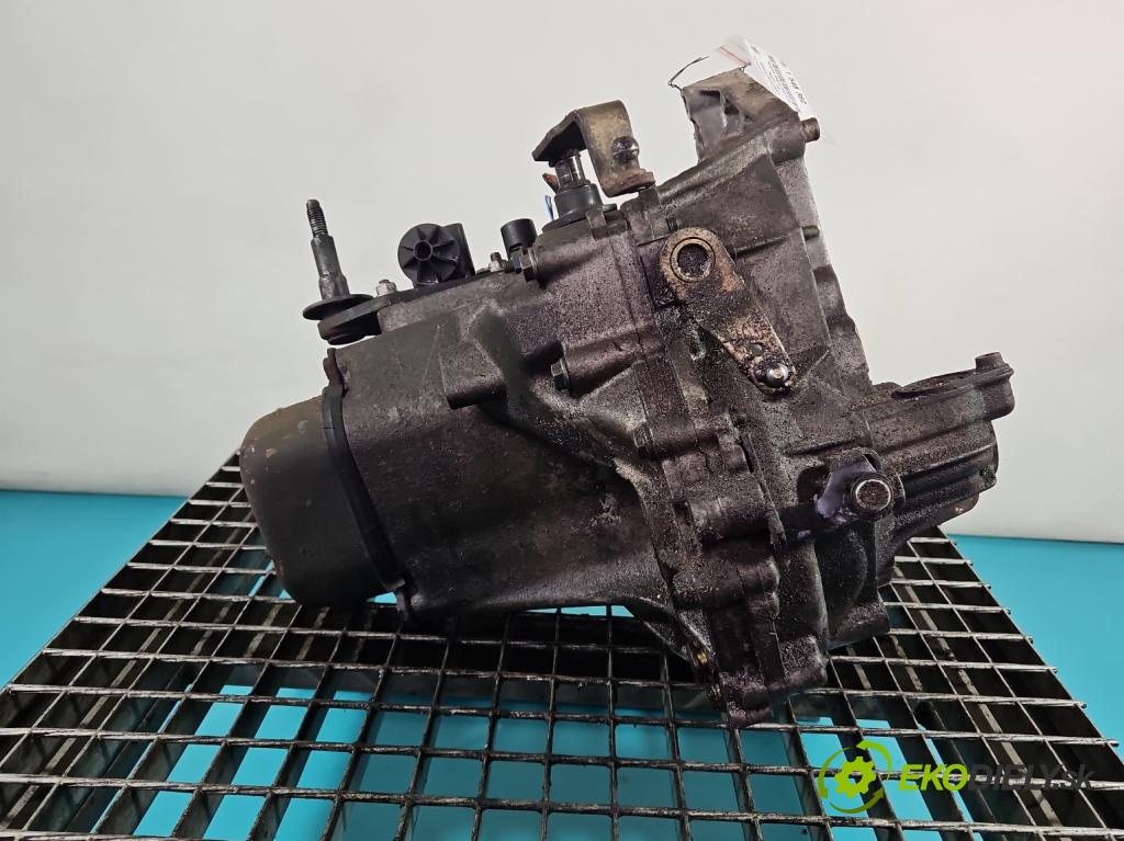 Peugeot 206 1.4 8V 75 HP manual 55 kW 1360 cm3 3- prevodovka stupeň,rýchlosť manual 20CP81