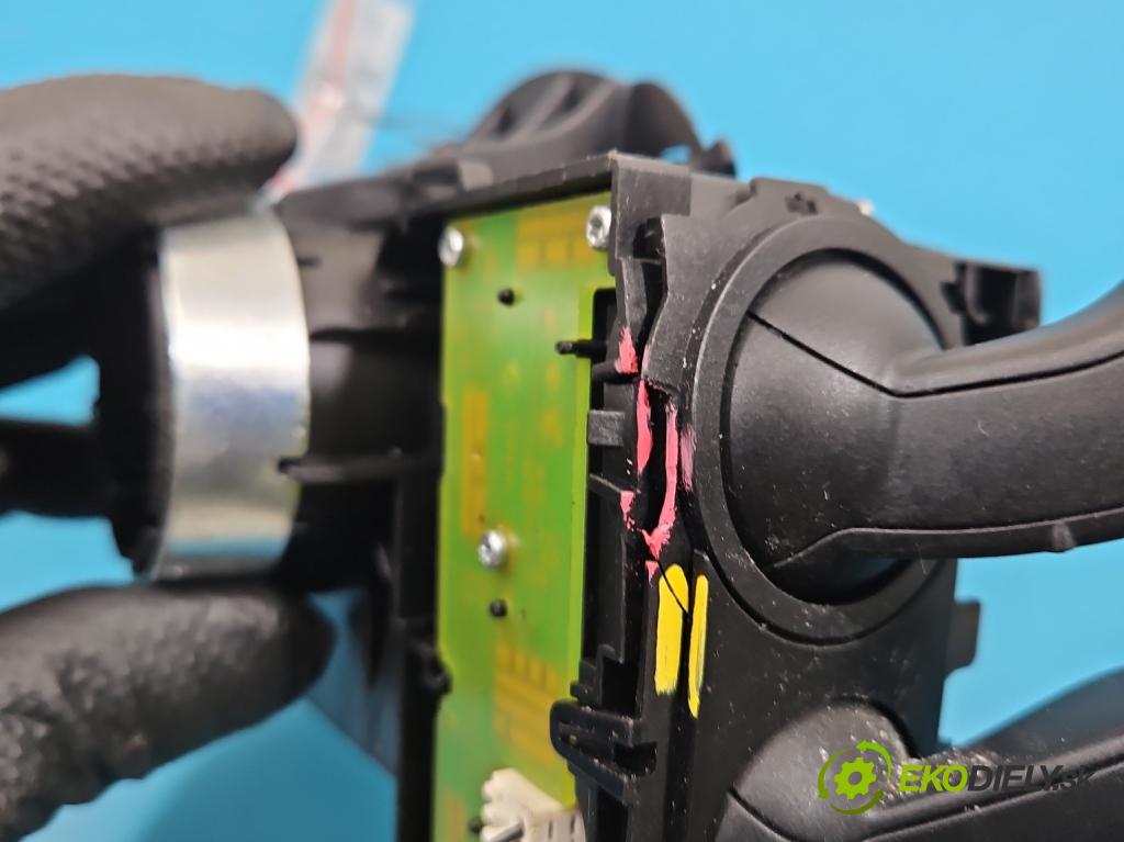 Audi A6 C7 2011-2018 2.0 TFSI 179KM automatic 132 kW 1984 cm3 4- Přepínač sdružený 4G8953502A (Páčky pod volantem)