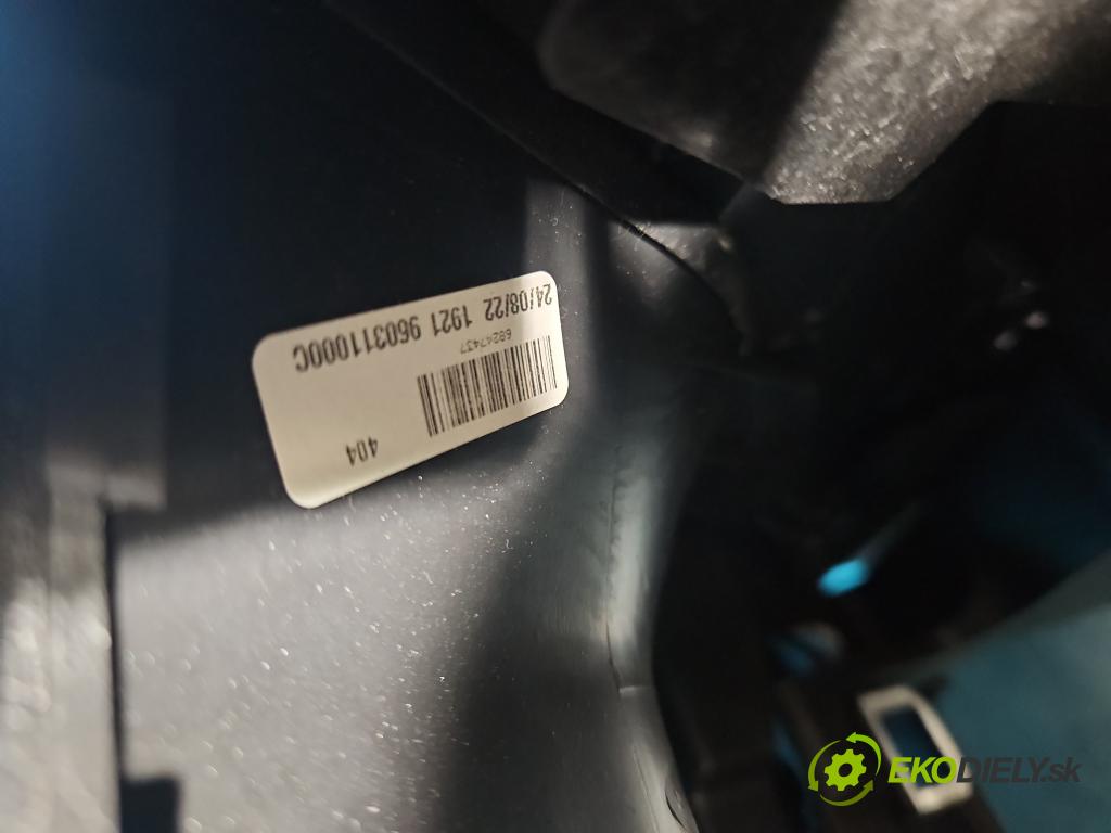 Cupra Formentor 20- 1.5 TSI 150 HP automatic 110 kW 1498 cm3 5- operadlo 960312000 (Lakťová opierka)