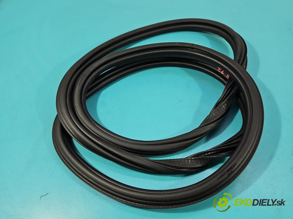 Cupra Formentor 20- 1.5 TSI 150 hp automatic 110 kW 1498 cm3 5- Těsnění: dveře zadní levé  (Karoserie ostatní)