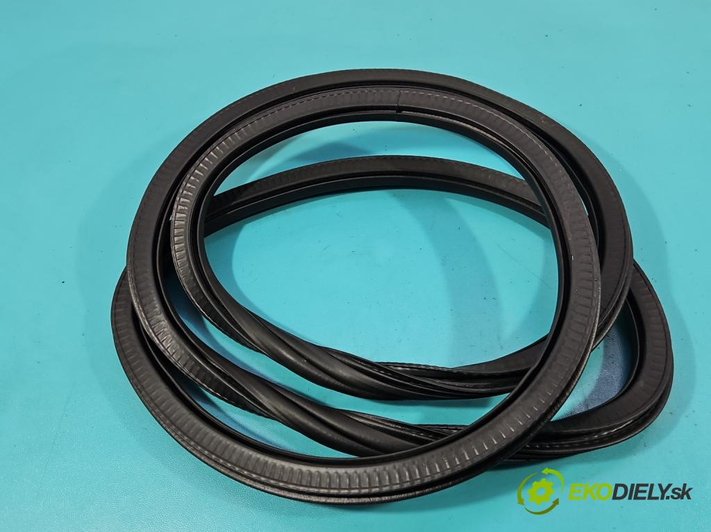 Cupra Formentor 20- 1.5 TSI 150 hp automatic 110 kW 1498 cm3 5- Těsnění: dveře zadní pravé  (Karoserie ostatní)