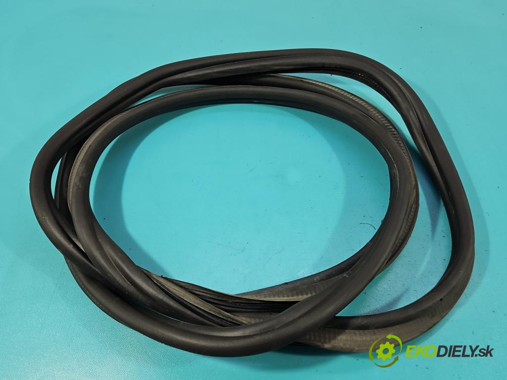 Cupra Formentor 20- 1.5 TSI 150 hp automatic 110 kW 1498 cm3 5- Těsnění: kufrových dveří