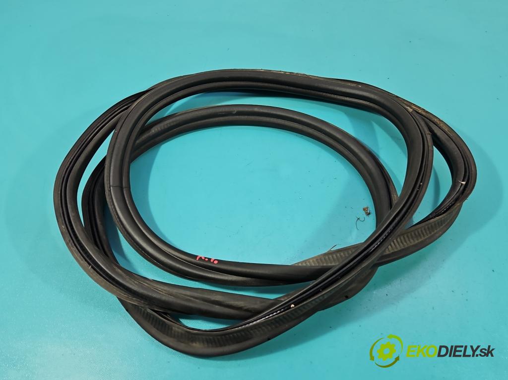 Cupra Formentor 20- 1.5 TSI 150 hp automatic 110 kW 1498 cm3 5- Těsnění: kufrových dveří