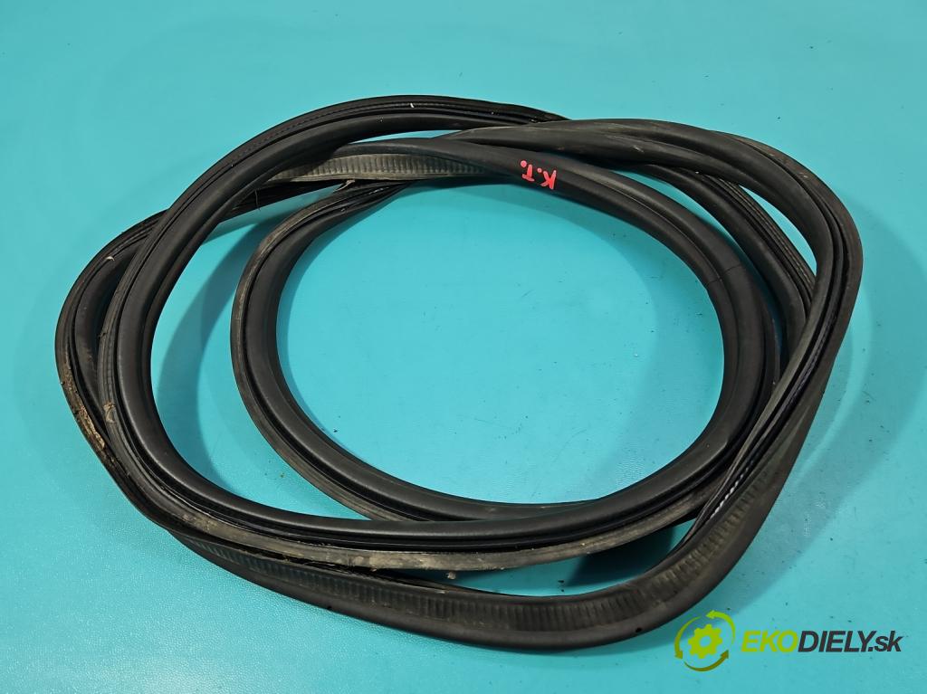 Cupra Formentor 20- 1.5 TSI 150 hp automatic 110 kW 1498 cm3 5- Těsnění: kufrových dveří