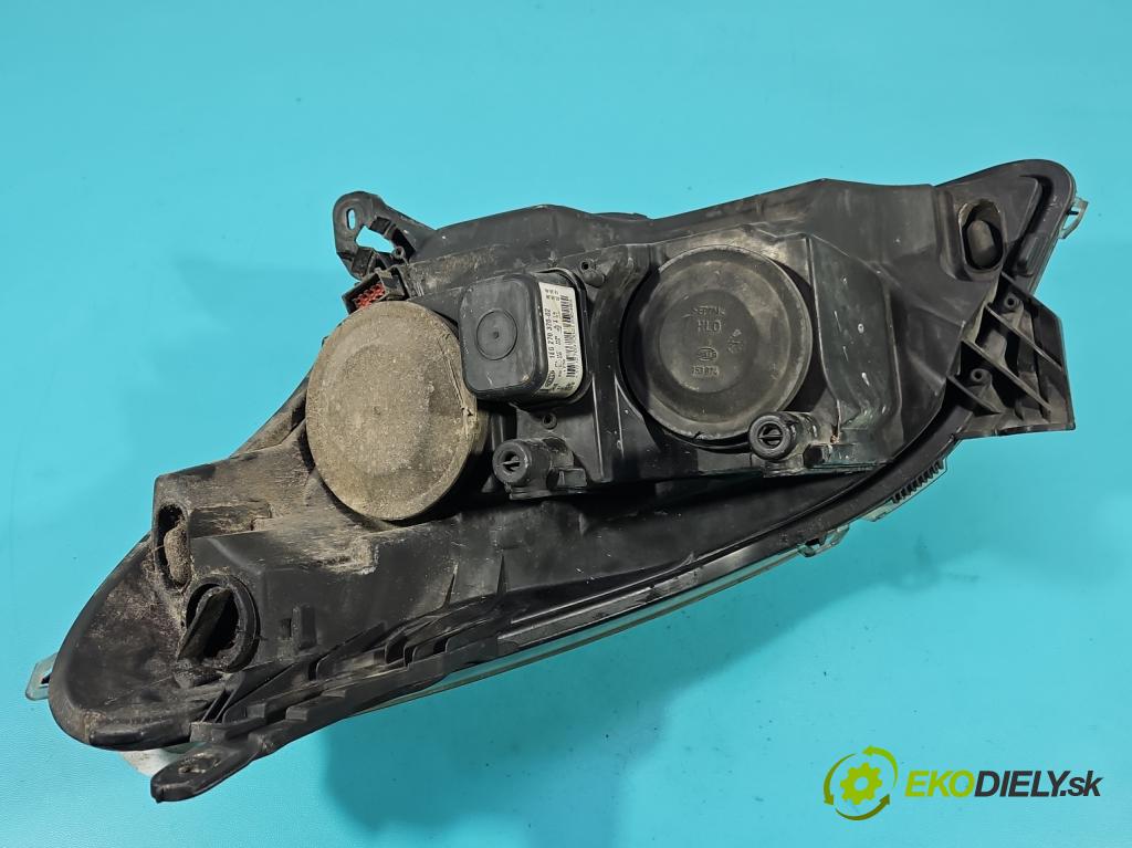 Opel Astra III 2004-2014 1.6 16V 105 HP manual 77 kW 1598 cm3 5- Reflektor: pravý  (Svetlo predné pravé)