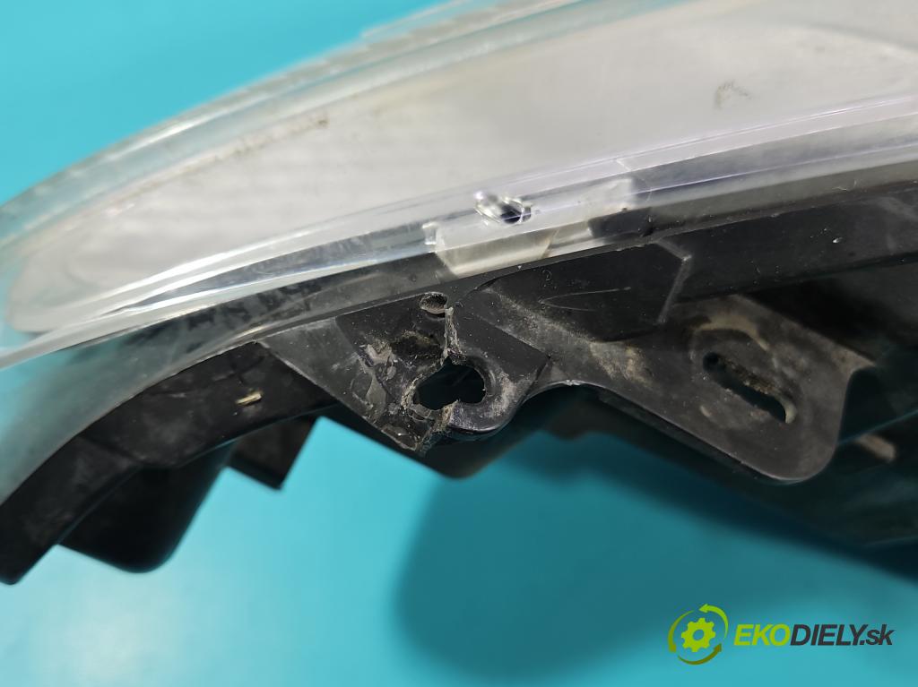 Ford Fiesta Mk7 2008-2017 1.2 16V 82 HP manual 60 kW 1242 cm3 3- Reflektor: pravý 8A61-13W029-CD (Svetlo predné pravé)