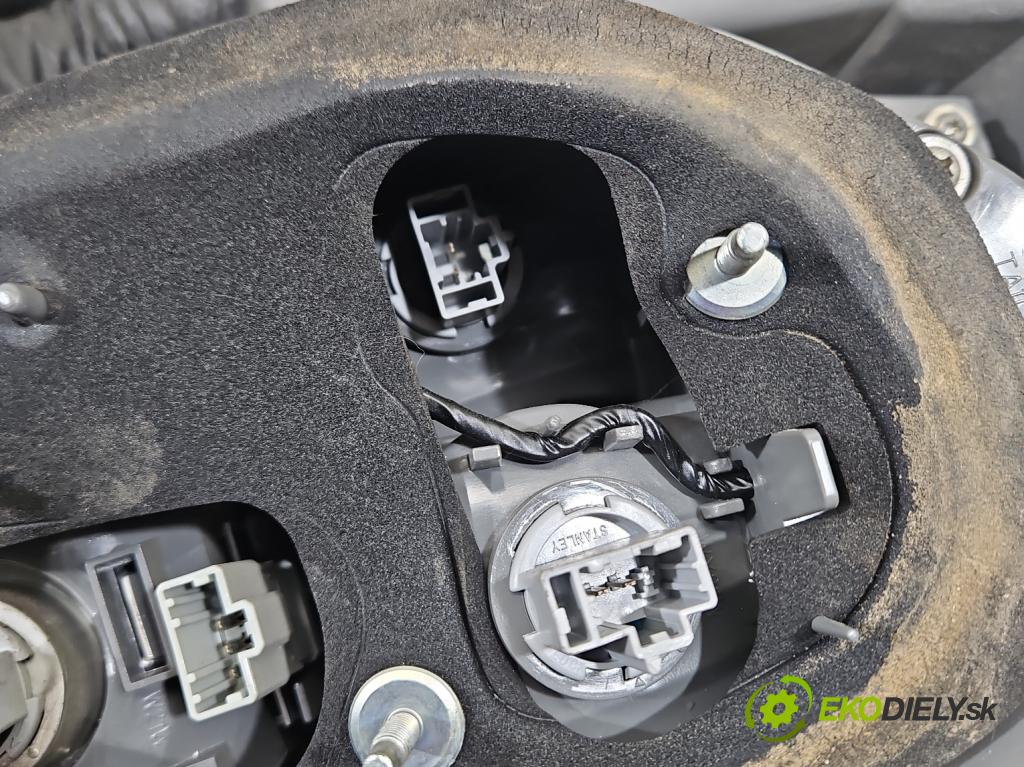 Honda Jazz III 2008-2014 1.3 16V 99 HP automatic 73 kW 1339 cm3 5- svetlo / reflektor zadné ľavé  (Kľučka dverí ostatné)