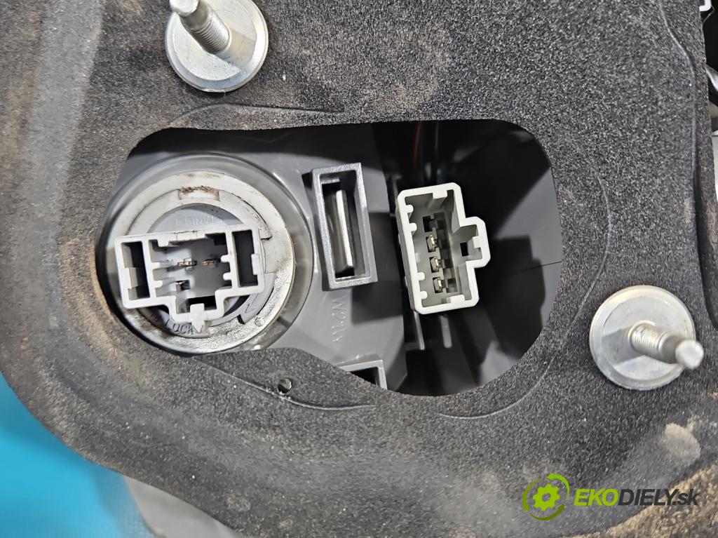 Honda Jazz III 2008-2014 1.3 16V 99 HP automatic 73 kW 1339 cm3 5- svetlo / reflektor zadné ľavé  (Kľučka dverí ostatné)