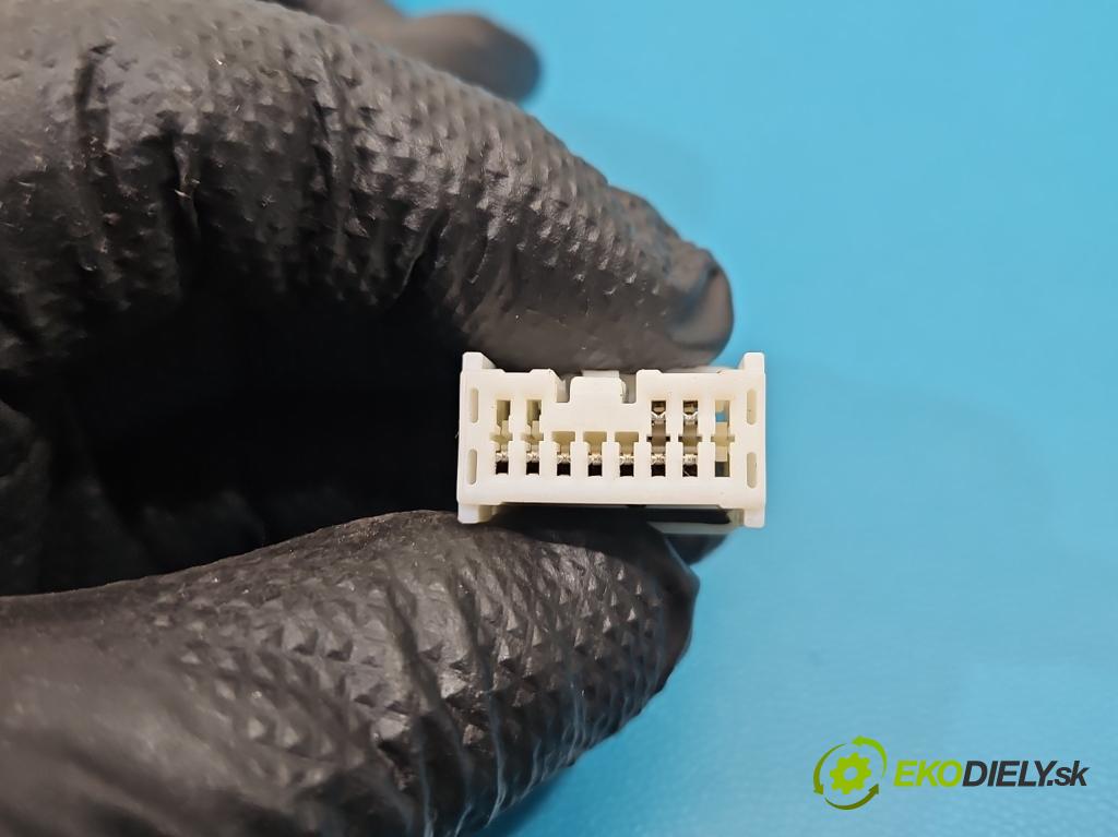 Honda Jazz III 2008-2014 1.3 16V 99 HP automatic 73 kW 1339 cm3 5- zrkadlo ľavé  (Kľučka dverí ostatné)