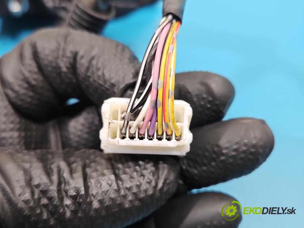 Honda Jazz III 2008-2014 1.3 16V 99 HP automatic 73 kW 1339 cm3 5- zrkadlo ľavé  (Kľučka dverí ostatné)