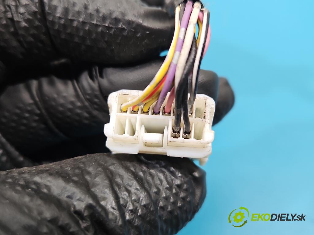 Honda Jazz III 2008-2014 1.3 16V 99 HP automatic 73 kW 1339 cm3 5- zrkadlo ľavé  (Kľučka dverí ostatné)