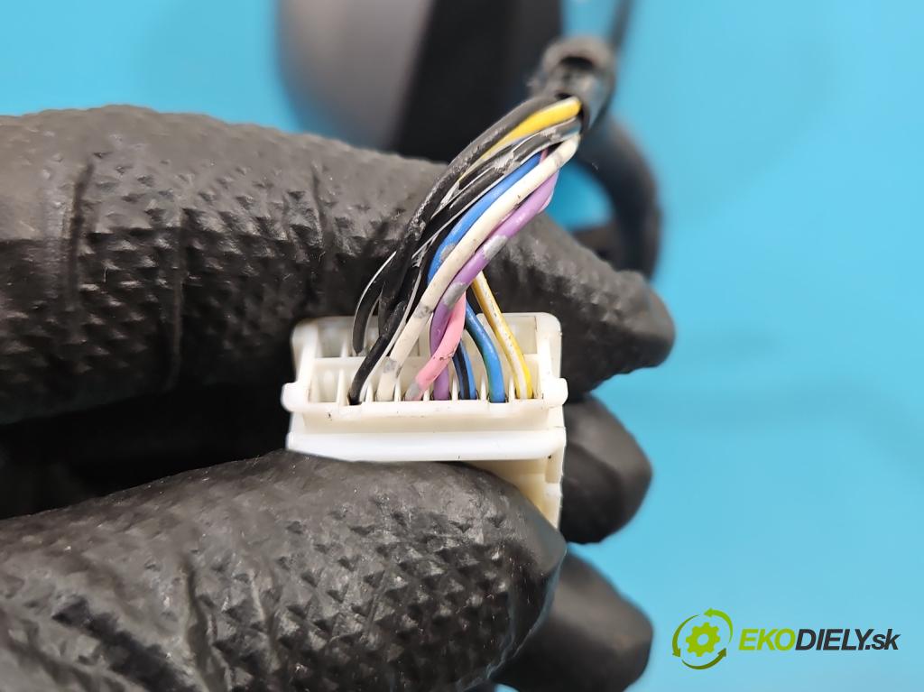 Honda Jazz III 2008-2014 1.3 16V 99 hp automatic 73 kW 1339 cm3 5- zpětné zrcátko pravé  (Klika dveří ostatní)