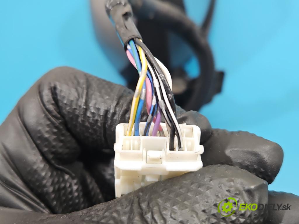 Honda Jazz III 2008-2014 1.3 16V 99 hp automatic 73 kW 1339 cm3 5- zpětné zrcátko pravé  (Klika dveří ostatní)