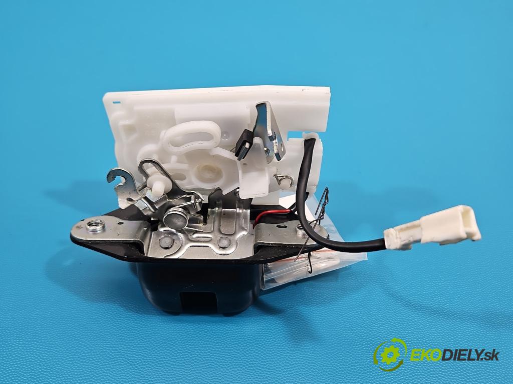 Honda Jazz III 2008-2014 1.3 16V 99 HP automatic 73 kW 1339 cm3 5- zámok kufrové dvere zadné