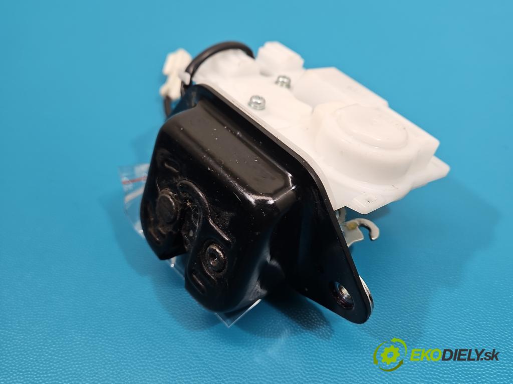 Honda Jazz III 2008-2014 1.3 16V 99 hp automatic 73 kW 1339 cm3 5- zámek kufrových dveří zadní 