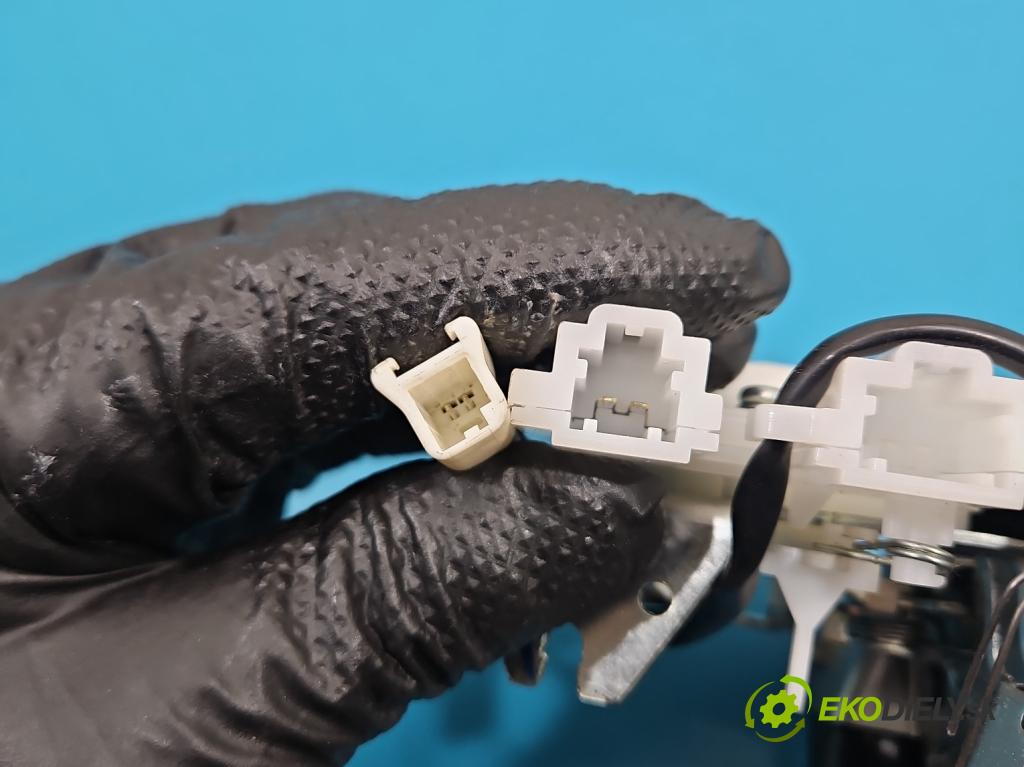 Honda Jazz III 2008-2014 1.3 16V 99 HP automatic 73 kW 1339 cm3 5- zámok kufrové dvere zadné