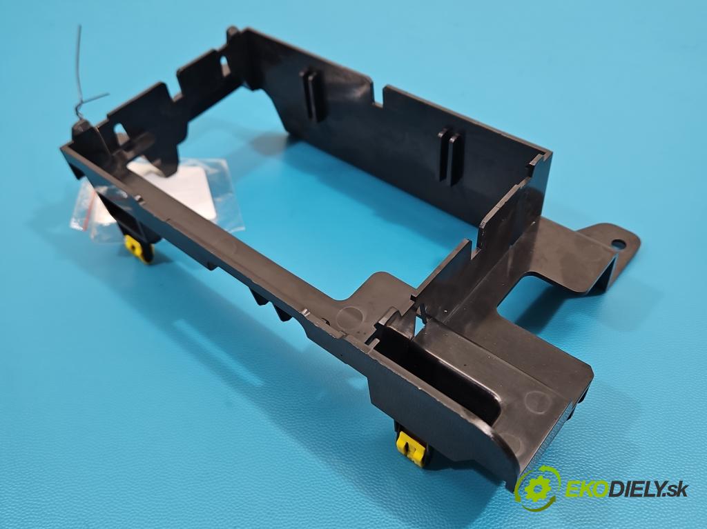 Renault Kadjar 2015-2022 1.2 131 HP manual 96 kW 1197 cm3 5- Rukojeť: ostatné 688300625R