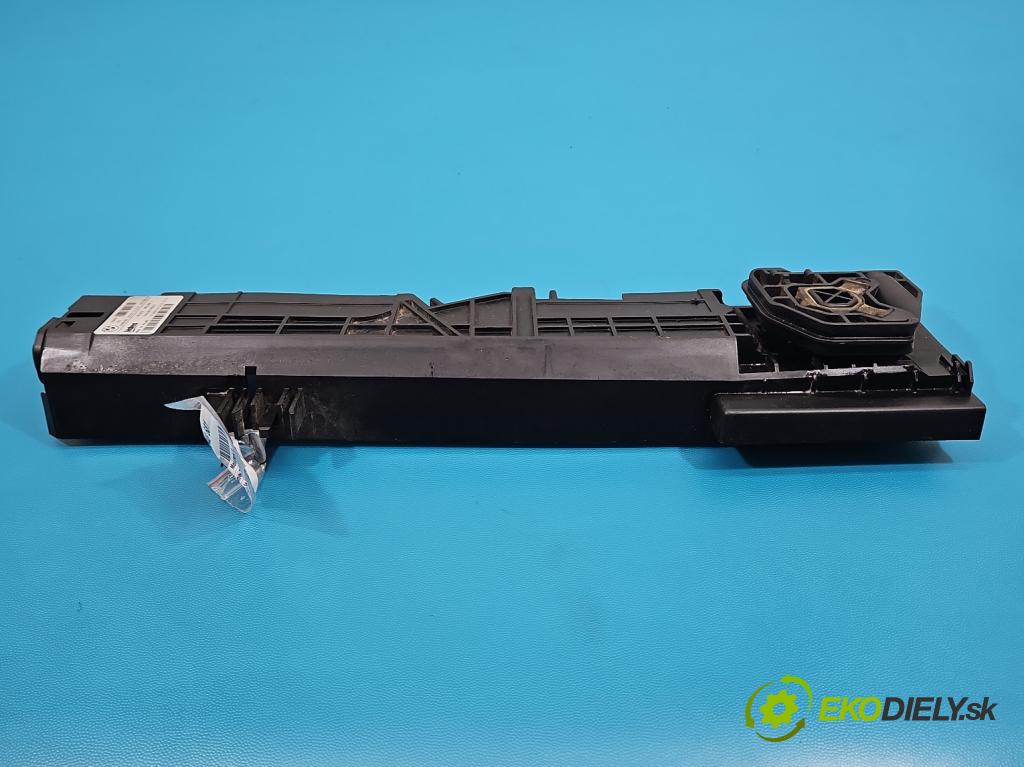 Bmw 3 F30 2011-2018 2.0d 184hp manual 135 kW 1995 cm3 5- Upevnenie: 7600536