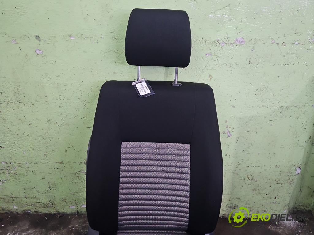 Suzuki SX4 I 2006-2014 1.6 16v 120 HP manual 88 kW 1586 cm3 5- Sedačka pravý  (Sedadlo)