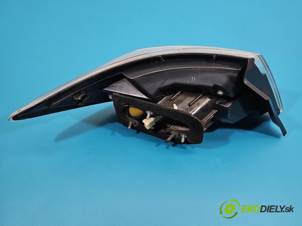 Mazda 6 II GH 2007-2012 2.0 16V 147 HP manual 108 kW 1998 cm3 5- svetlo / reflektor zadné pravé 220-41055 (Kľučka dverí ostatné)