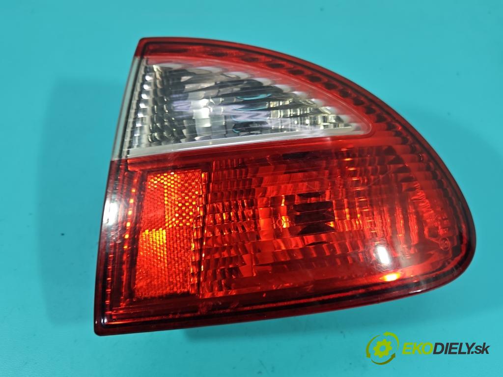 Seat Leon I 1999-2005 1.9 tdi 110 HP manual 81 kW 1896 cm3 5- svetlo / reflektor zadné pravé  (Kľučka dverí ostatné)