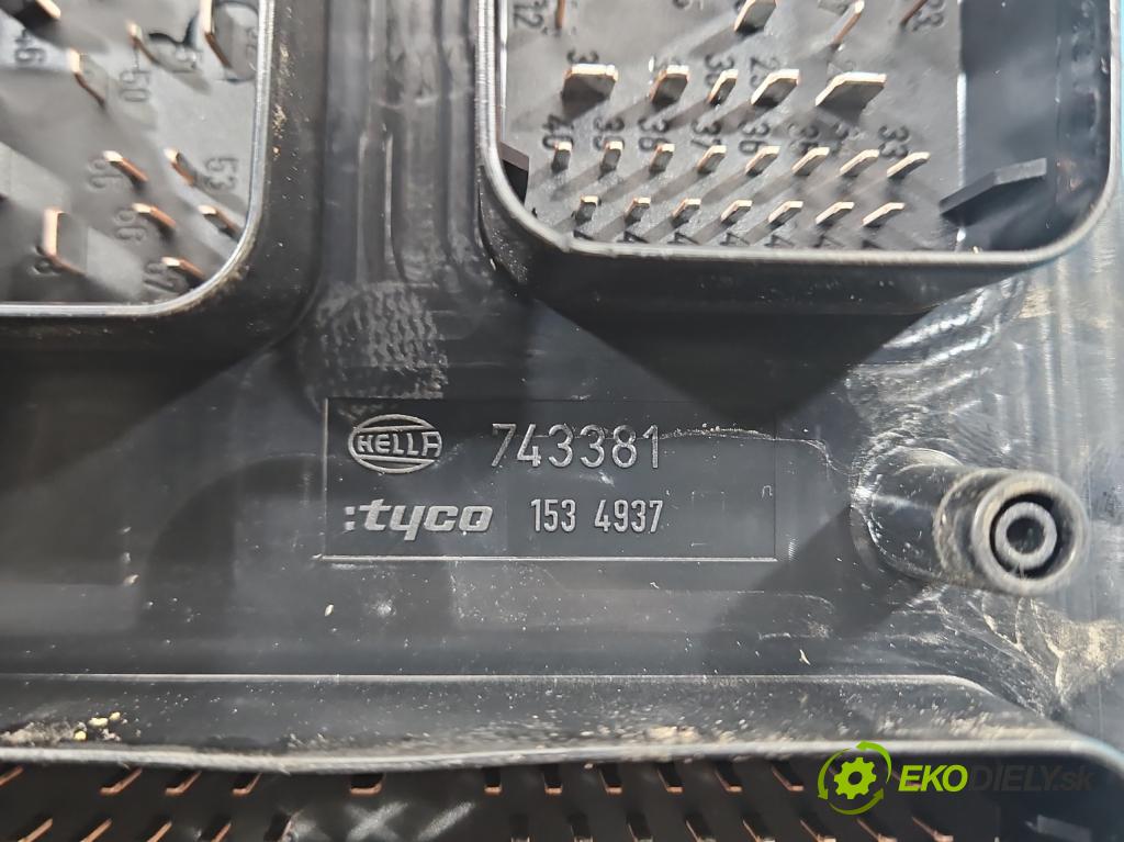 Opel Astra III 2004-2014 1.6 16V 105 hp manual 77 kW 1598 cm3 5- skříňka pojistková 13206751 (Pojistková skříňka)