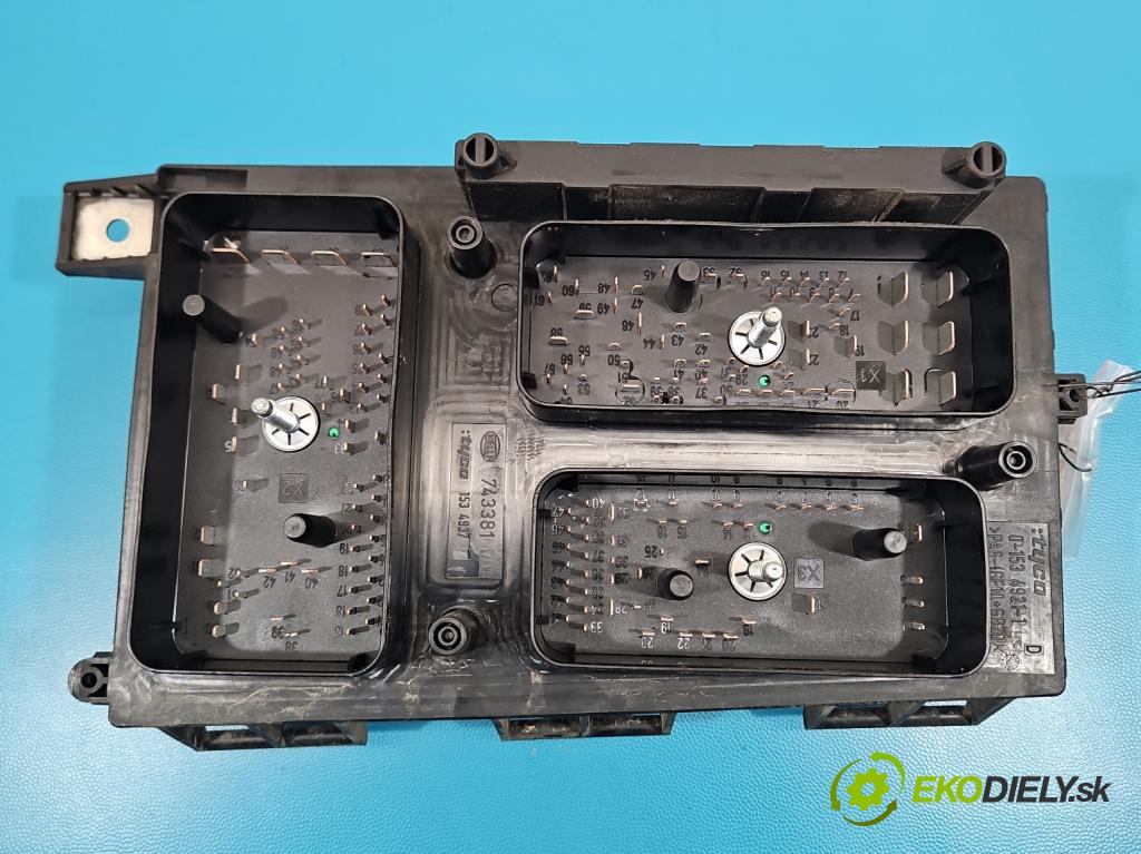 Opel Astra III 2004-2014 1.6 16V 105 hp manual 77 kW 1598 cm3 5- skříňka pojistková 13206751 (Pojistková skříňka)