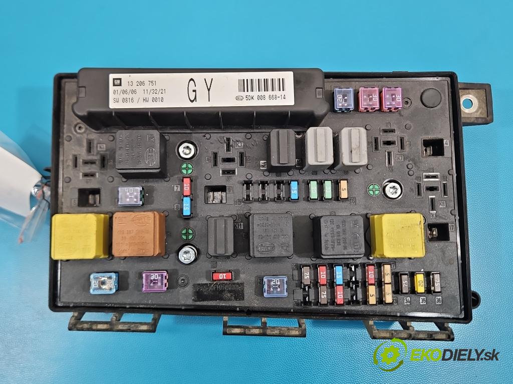 Opel Astra III 2004-2014 1.6 16V 105 hp manual 77 kW 1598 cm3 5- skříňka pojistková 13206751 (Pojistková skříňka)