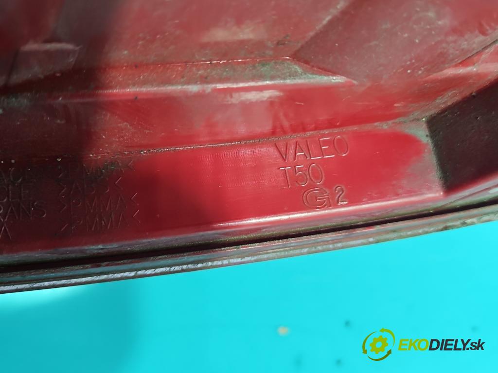 Peugeot 307 1.6 16V 109 HP manual 80 kW 1587 cm3 5- svetlo / reflektor zadné ľavé  (Kľučka dverí ostatné)