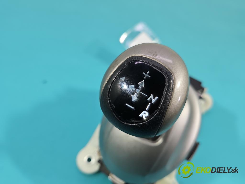 Honda Jazz III 2008-2014 1.3 16V 99 HP automatic 73 kW 1339 cm3 5- Páka: Změny: stupeň,rýchlosť  (Rýchlostná páka (kulisa))