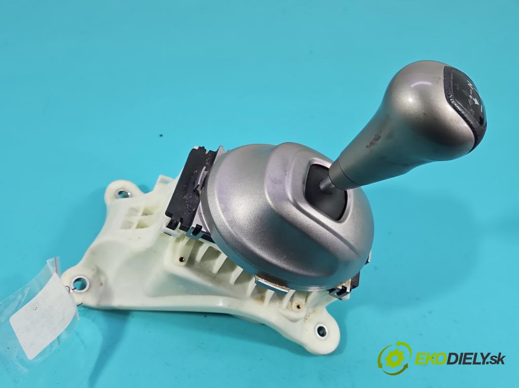 Honda Jazz III 2008-2014 1.3 16V 99 HP automatic 73 kW 1339 cm3 5- Páka: Změny: stupeň,rýchlosť  (Rýchlostná páka (kulisa))