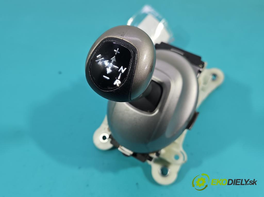 Honda Jazz III 2008-2014 1.3 16V 99 HP automatic 73 kW 1339 cm3 5- Páka: Změny: stupeň,rýchlosť  (Rýchlostná páka (kulisa))