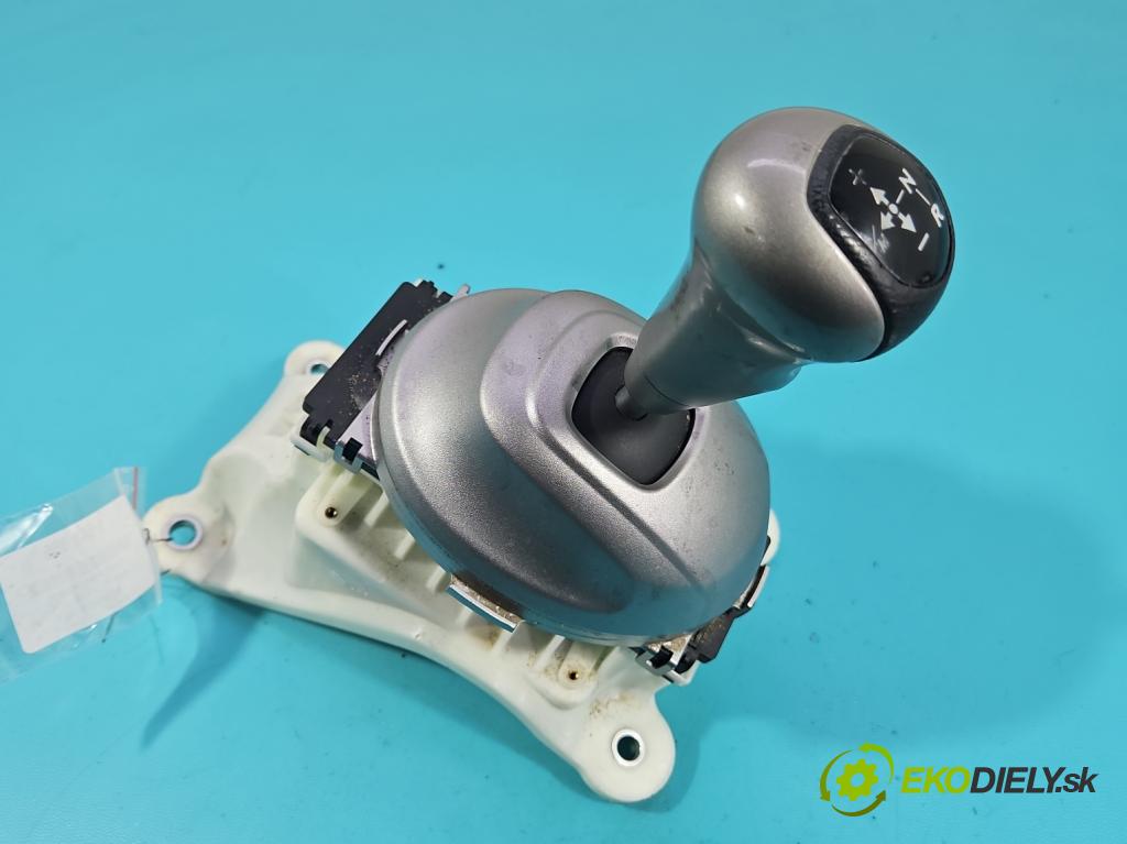 Honda Jazz III 2008-2014 1.3 16V 99 hp automatic 73 kW 1339 cm3 5- kulisa změny stupňová  (Řadicí páka (kulisa) )