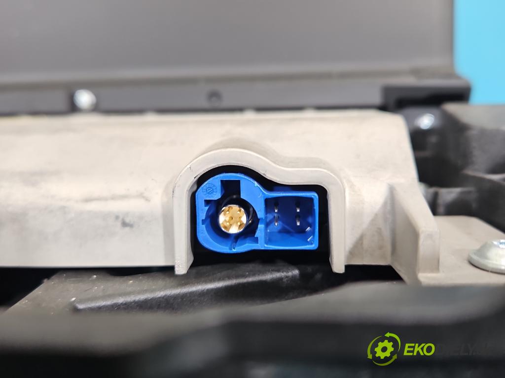 Audi A4 B9 2015-2024 2.0 TFSI 252KM automatic 185 kW 1984 cm3 4- displej 8W0919605 (Přístrojová deska)