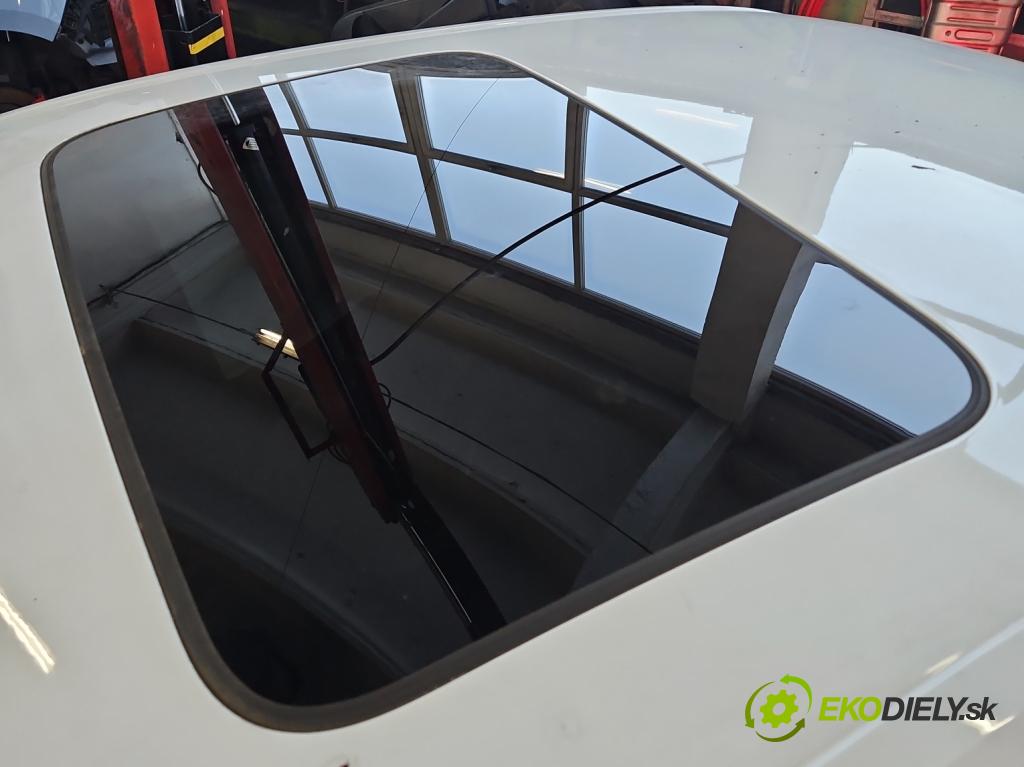 Audi A4 B9 2015-2024 2.0 TFSI 252KM automatic 185 kW 1984 cm3 4- Střešní okno: 8W5877041B (Sklo karosérie)