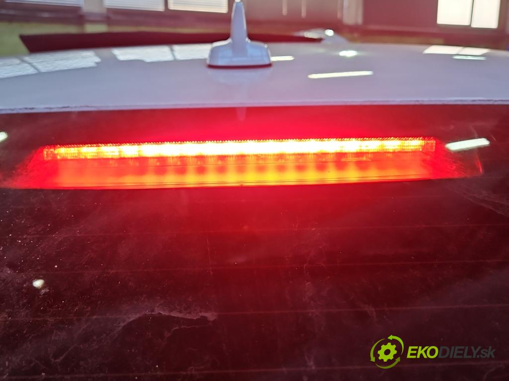 Audi A4 B9 2015-2024 2.0 TFSI 252KM automatic 185 kW 1984 cm3 4- světlo: stop: 8W5945097