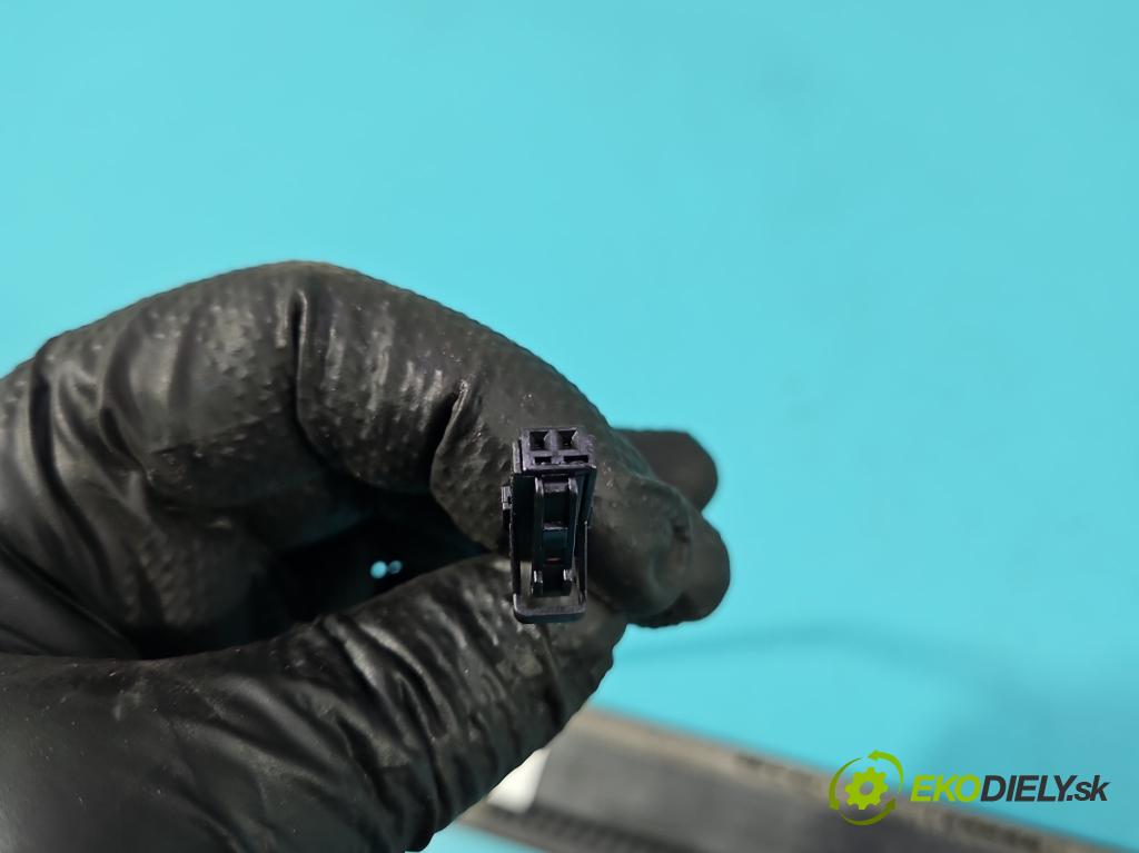 Audi A4 B9 2015-2024 2.0 TFSI 252KM automatic 185 kW 1984 cm3 4- lišta ozdobná vnitŕní: 8W0947418A